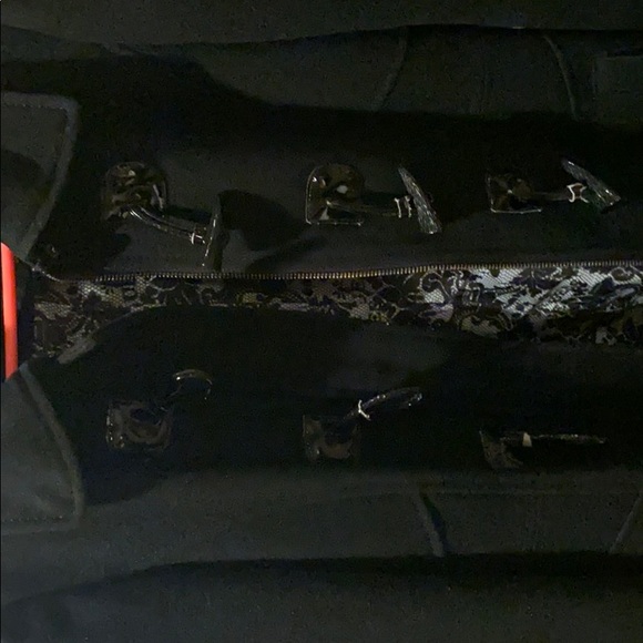 Guess - Picture 3 of 3